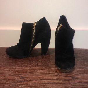 Steve Madden zip up booties